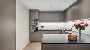 Mikrowelle, Ofen, Herdplatte, Geschirrspüler