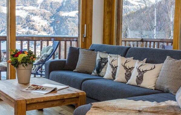 TV, fireplace, DVD player - Luxury Apartment, 3 Bedrooms with Jacuzzi Chalet Rahas A Grimentz - By Mrs Miggins (Grimentz)