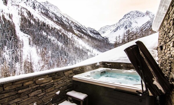 Bain à remous extérieur