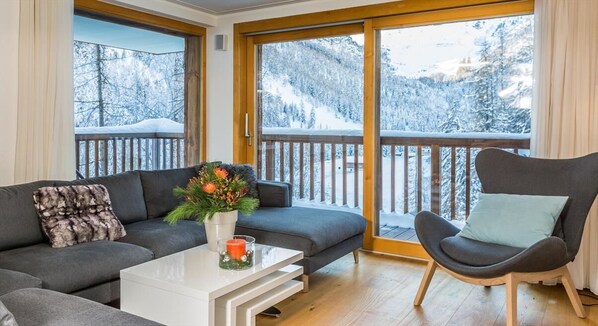 TV, peis og DVD-spiller