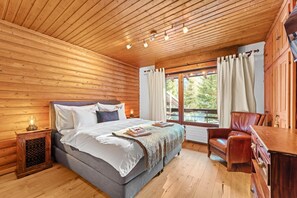 5 bedrooms, iron/ironing board, internet, bed sheets - Charming 5 Bedroom Cottage - By Mrs Miggins (Champéry)