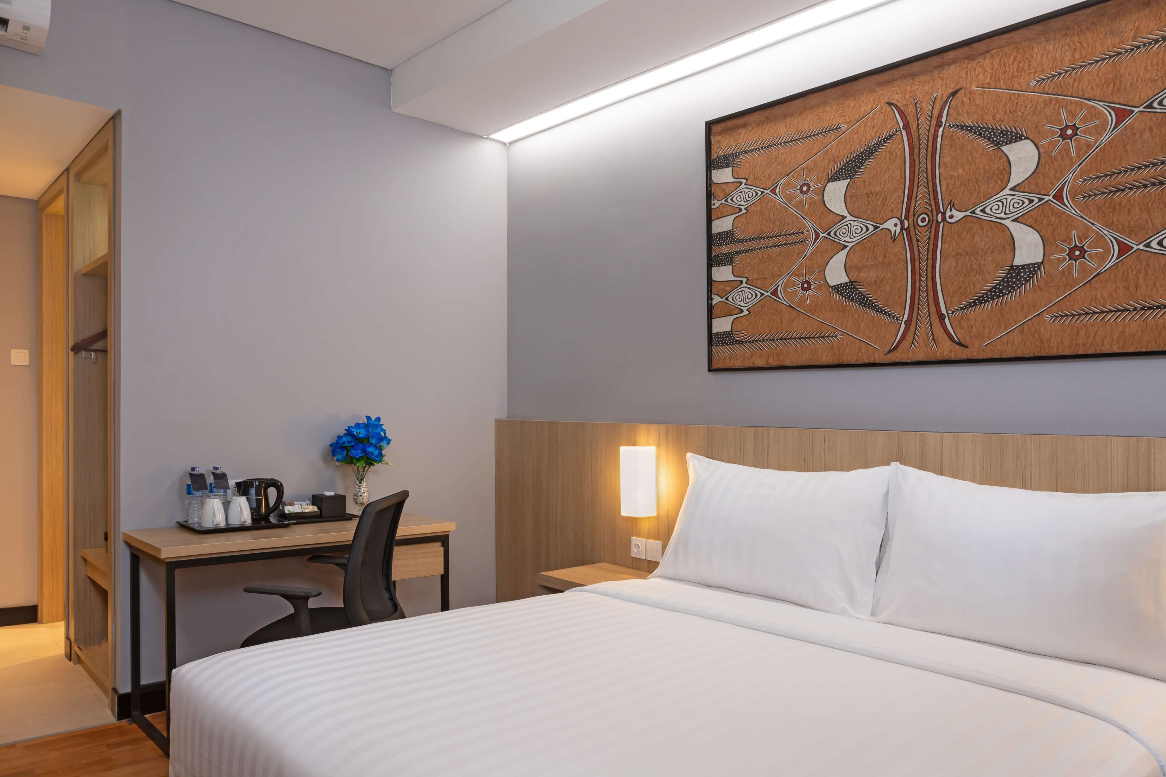 Escritorio y camas plegables/adicionales 