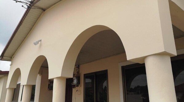 Exterior detail - Cozy 2-bedroom apartment with AC, WiFi in amazing Accra (Accra)