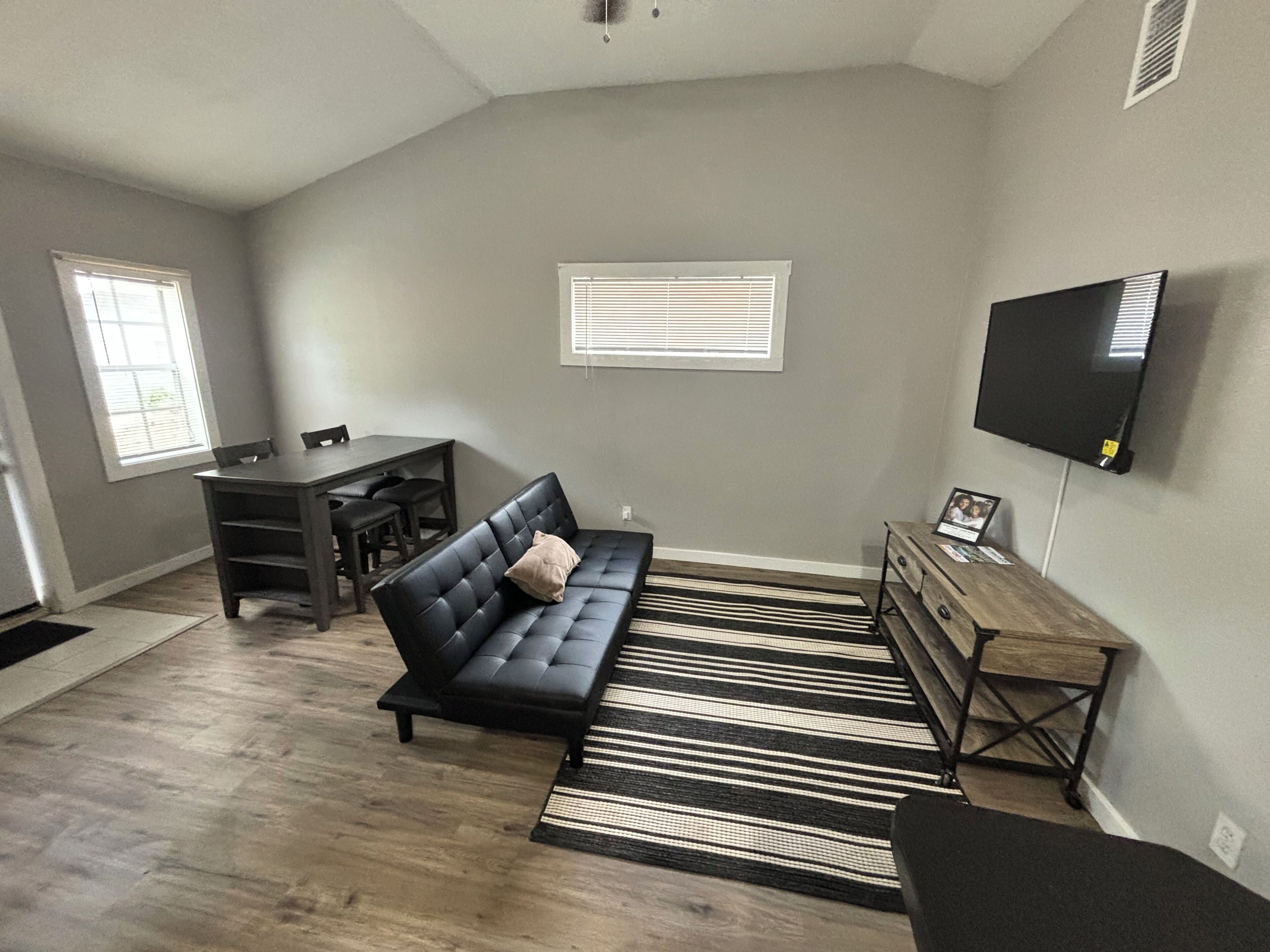Cozy Guesthouse in Orlando, Florida! Convenience and comfort!