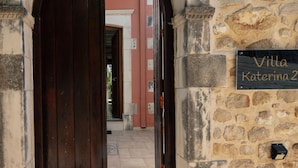 An entrance with a stone archway leading to a building. A sign reads "Villa Katerina 2". - Villa Katerina Dio in Asteri (Rethymno)