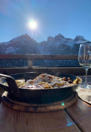 Outdoor dining - New Gudauri Loft Studio 111
(Gudauri)