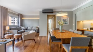 Dining - IA21 - 2 bedroom apartment in Itaim next to the Sírio Libanês Hosp (São Paulo)