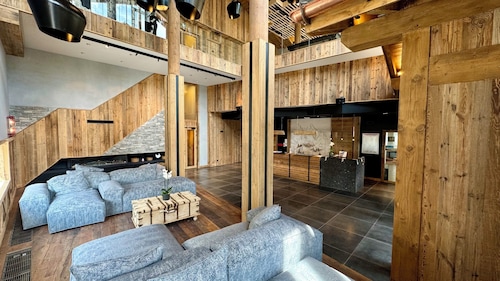 Luxury six-persons Penthouse apartment in an authentic Megève style chalet