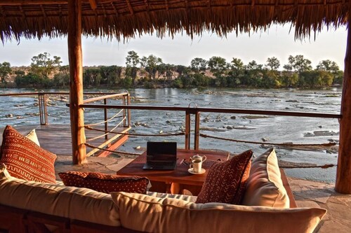 KIBOKO RIVER CAMP
A LUXURIOUS ESCAPE IN THE WILDERNESS.