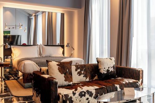 Panoramic Suite | Free minibar items, in-room safe, desk, laptop workspace