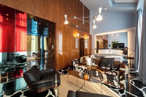 Panoramic Suite | Free minibar items, in-room safe, desk, laptop workspace - Hotel Calimala Milano (Milan)