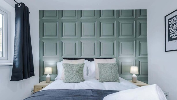 Unclassified image, 1 of 31, button - Stunning Home, Ideal for Business, FREE Parking! (Greater Manchester)