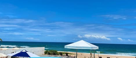 2 outdoor pools, pool umbrellas