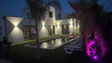 Outdoor pool, a heated pool