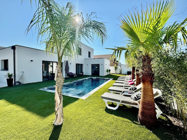 Outdoor pool, a heated pool
