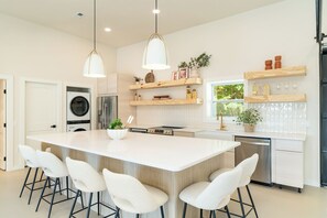 Ferienhaus, Mehrere Betten, Whirlpool, Bergblick (The Roxy) | Eigene Küche | Kühlschrank, Mikrowelle, Ofen, Herdplatte