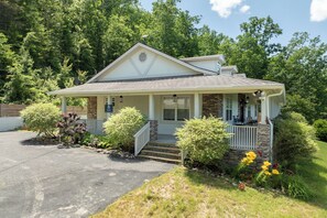 Exterior - Stylish Home w/ Hot Tub & Fire Pit! (Sevierville)