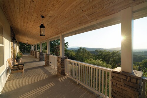 Stylish Home w/ Hot Tub & Fire Pit!