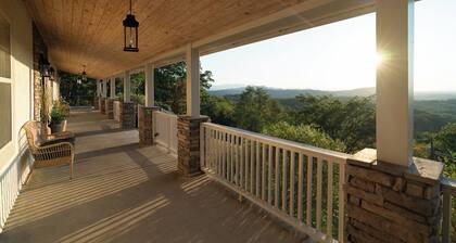 Stylish Home w/ Hot Tub & Fire Pit!