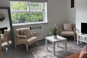 Apartment | Living area | Flat-screen TV - Oceanvillagemarina/2bedroom/modernkitchen/balcony (Southampton)