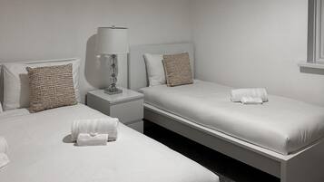 Apartment | 2 bedrooms, iron/ironing board, free WiFi, bed sheets