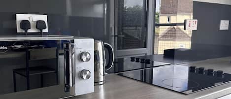 Appartamento | Cucina privata | Frigorifero, microonde, forno, piano cottura