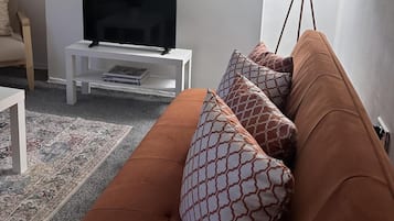 Apartment | Living area | Flat-screen TV