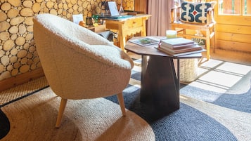 Deluxe Room | Premium bedding, down comforters, minibar, individually decorated