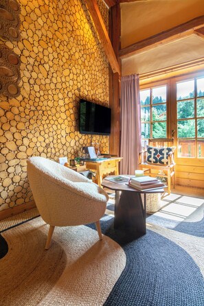 Deluxe-rum | Sängtillbehör av högsta kvalitet, duntäcken och minibar