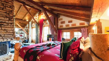 Svit - badkar - utsikt mot bergen | Sängtillbehör av högsta kvalitet, duntäcken och minibar