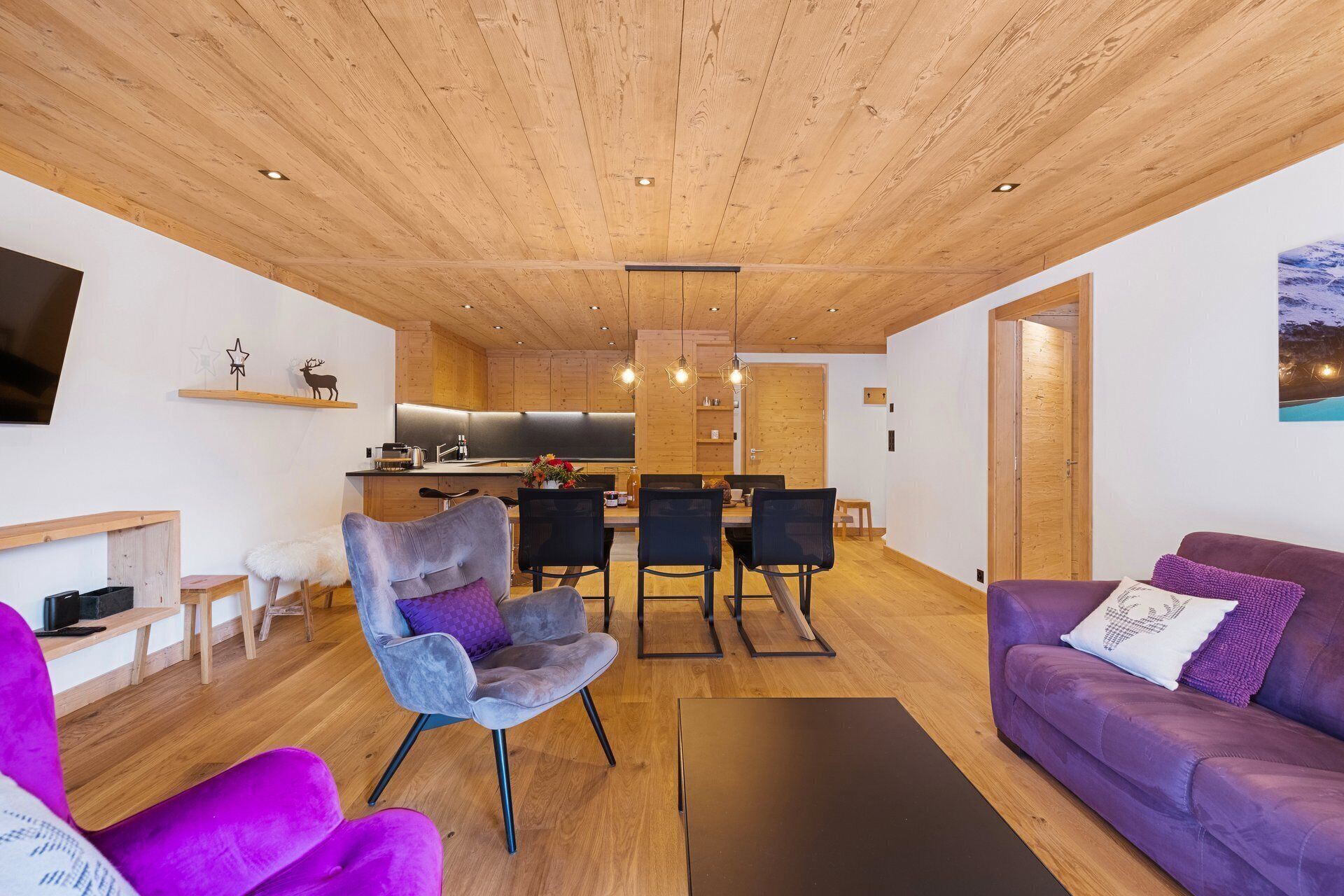 Televisie en een open haard