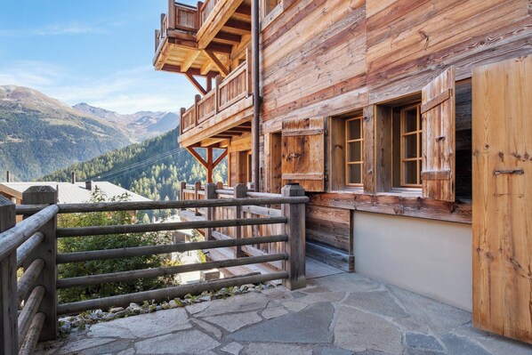 Property grounds - Chalet Larchwood by Mrs Miggins 5 (Grimentz)
