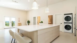 Maison, plusieurs lits, bain à remous, vue montagne (The Roxy B) | Cuisine privée