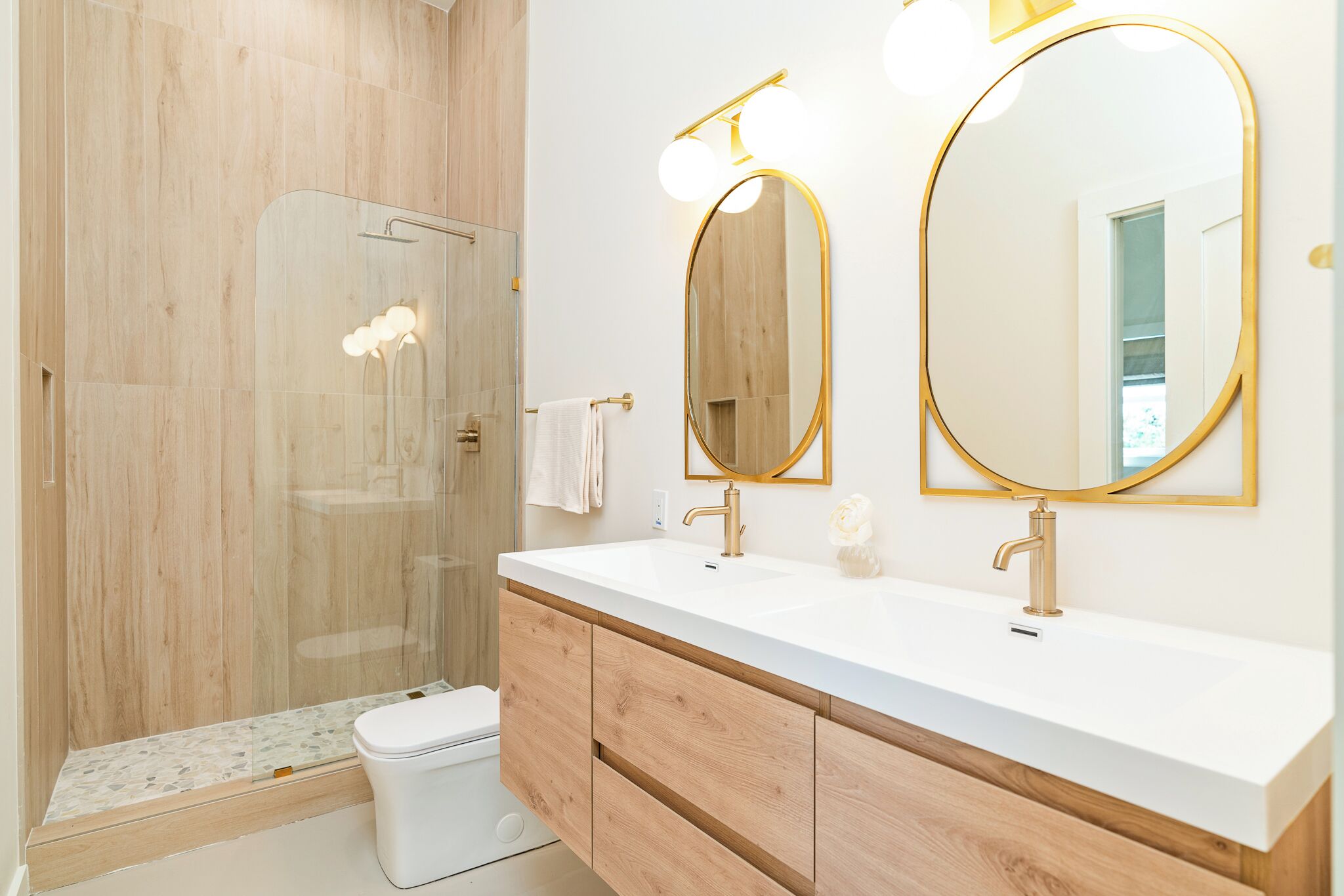 House, Multiple Beds, Hot Tub, Mountain View (The Roxy B) | Bathroom | Shower, hair dryer, towels