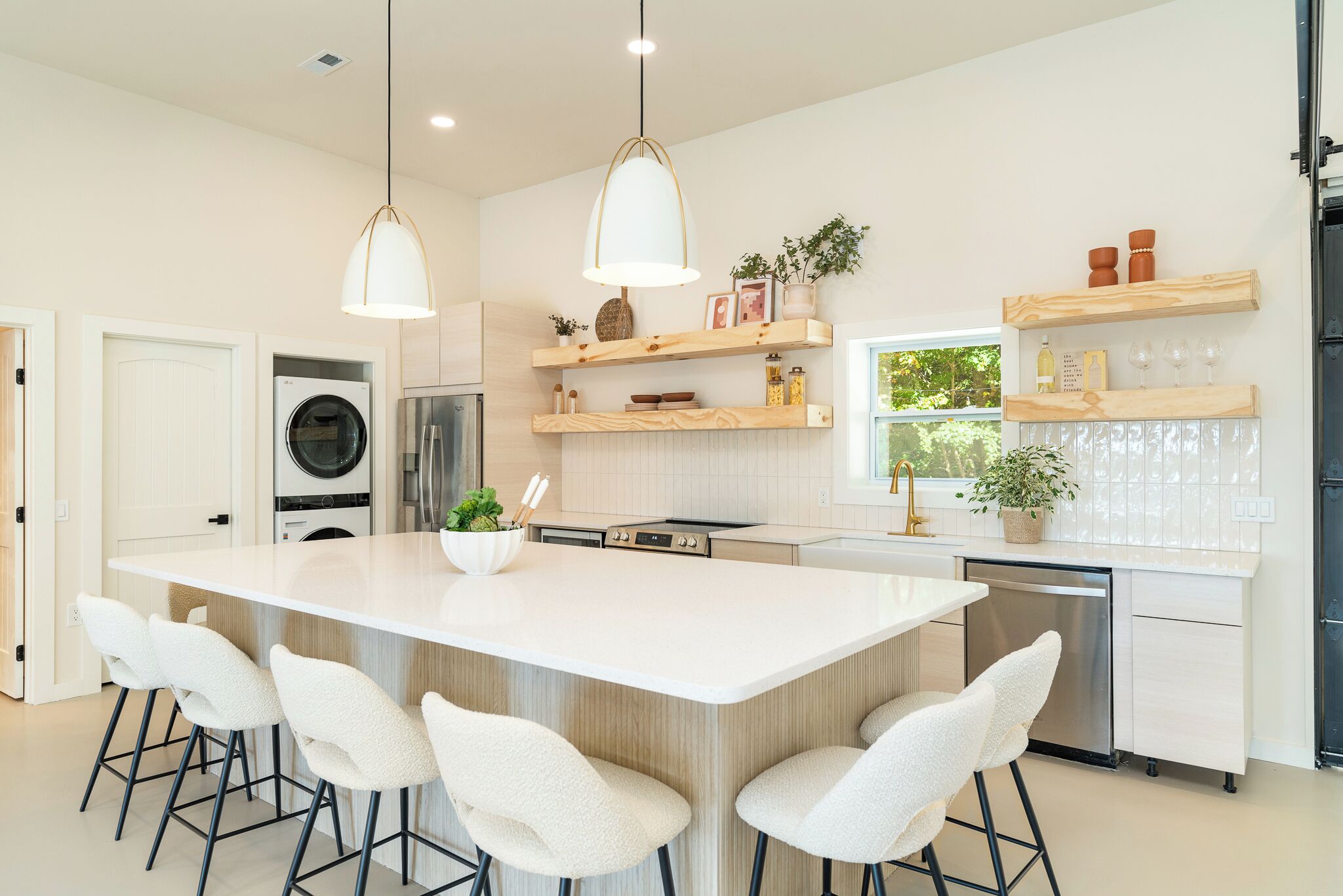 House, Multiple Beds, Hot Tub, Mountain View (The Roxy B) | Private kitchen | Fridge, microwave, oven, stovetop