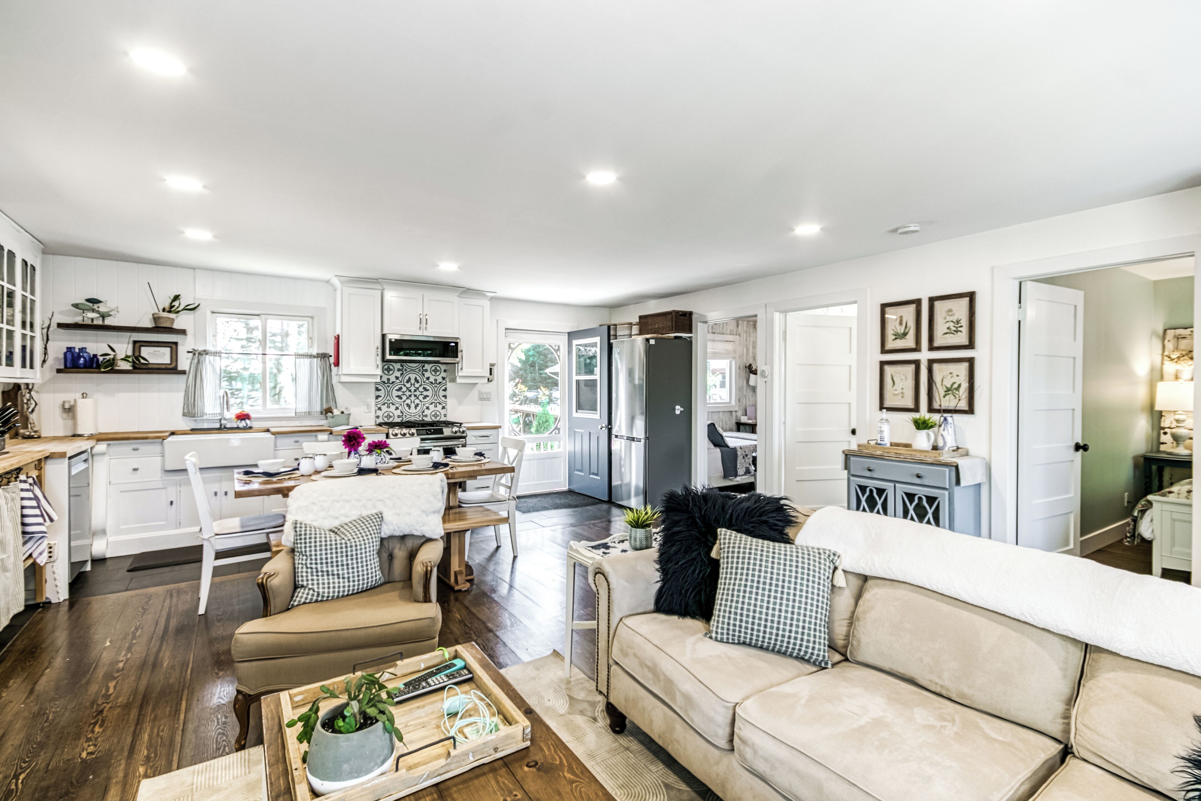 Televisión, libros, biblioteca musical y videoteca 