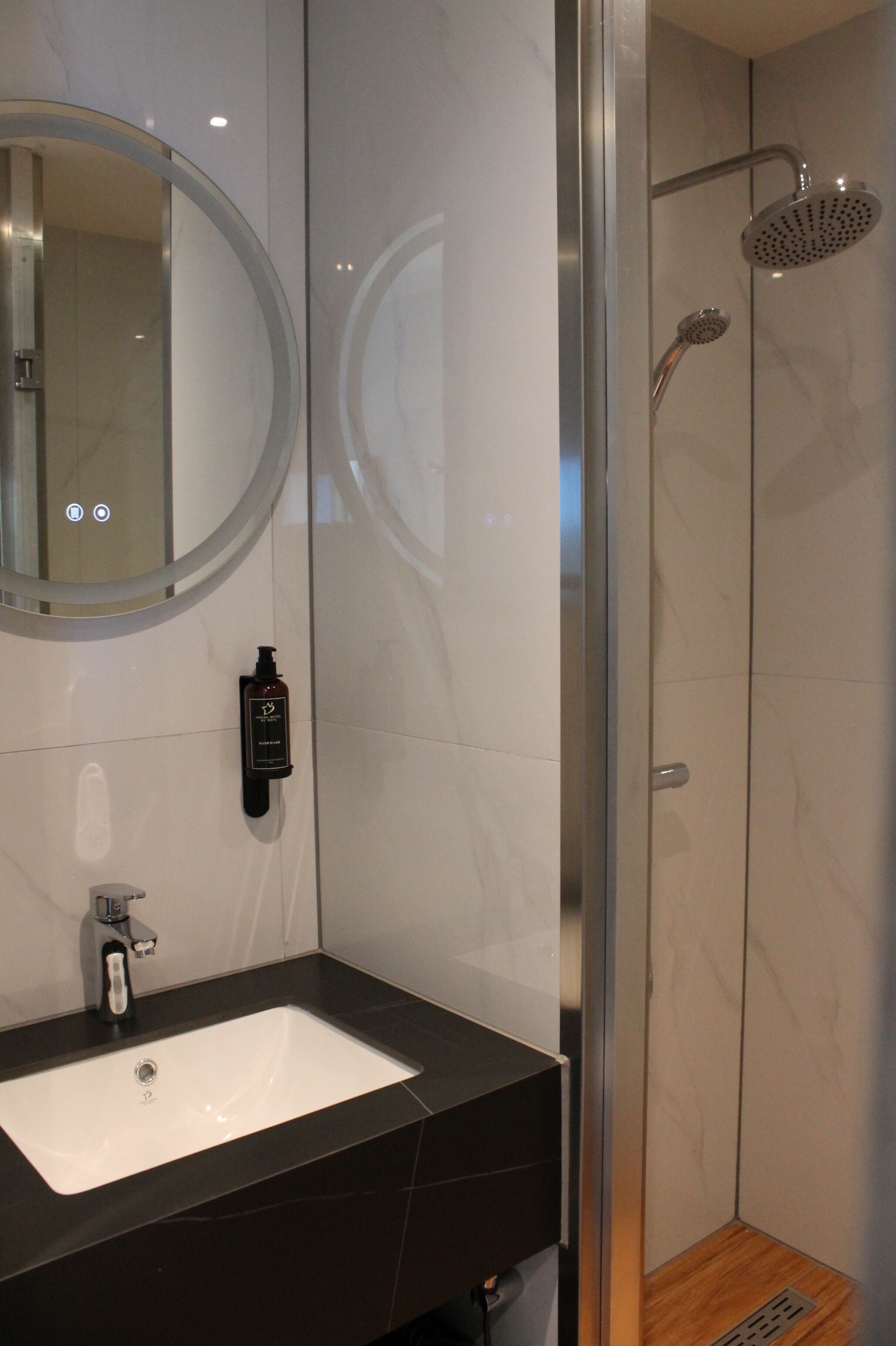 Comfort Triple Room, Non Smoking | Bathroom | Shower, hydromassage showerhead, free toiletries, hair dryer