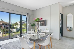 Dining - Blouberg Mews - Two Bedroom Apartment, Sleeps 4 (Cape Town)