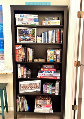 Game room - ONE MILE from beautiful Siesta Key, #1 beach in the USA!!! (Sarasota)