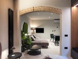 Executive Double or Twin Room, Courtyard View | Living area | 50-inch Smart TV with digital channels, Netflix, pay movies