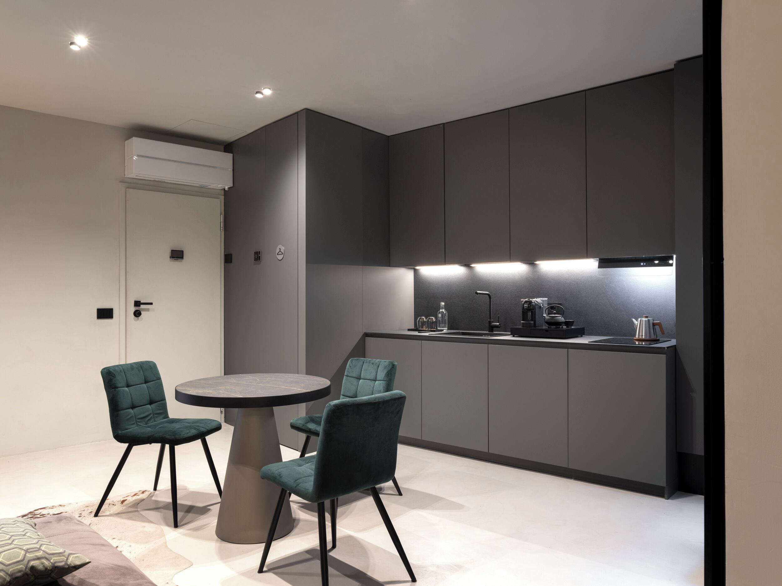 Executive Double or Twin Room, Courtyard View | Private kitchen