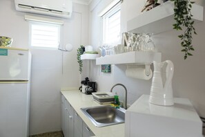 冰箱、微波炉、烤箱、炉灶