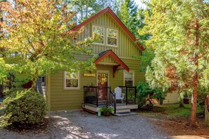 Exterior - Coastal Cottage Retreat | Walk to Beach + Pool & Hot Tub (Parksville)