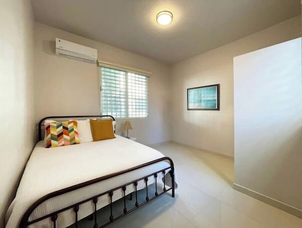 3 bedrooms, desk, iron/ironing board, WiFi