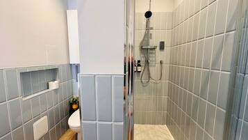 Hårtørrer, håndklæder, Sæbe, Toiletpapir