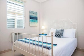 3 bedrooms, iron/ironing board, WiFi, bed sheets