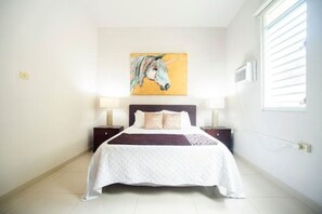 2 Schlafzimmer, Schreibtisch, Bügeleisen/Bügelbrett, WLAN