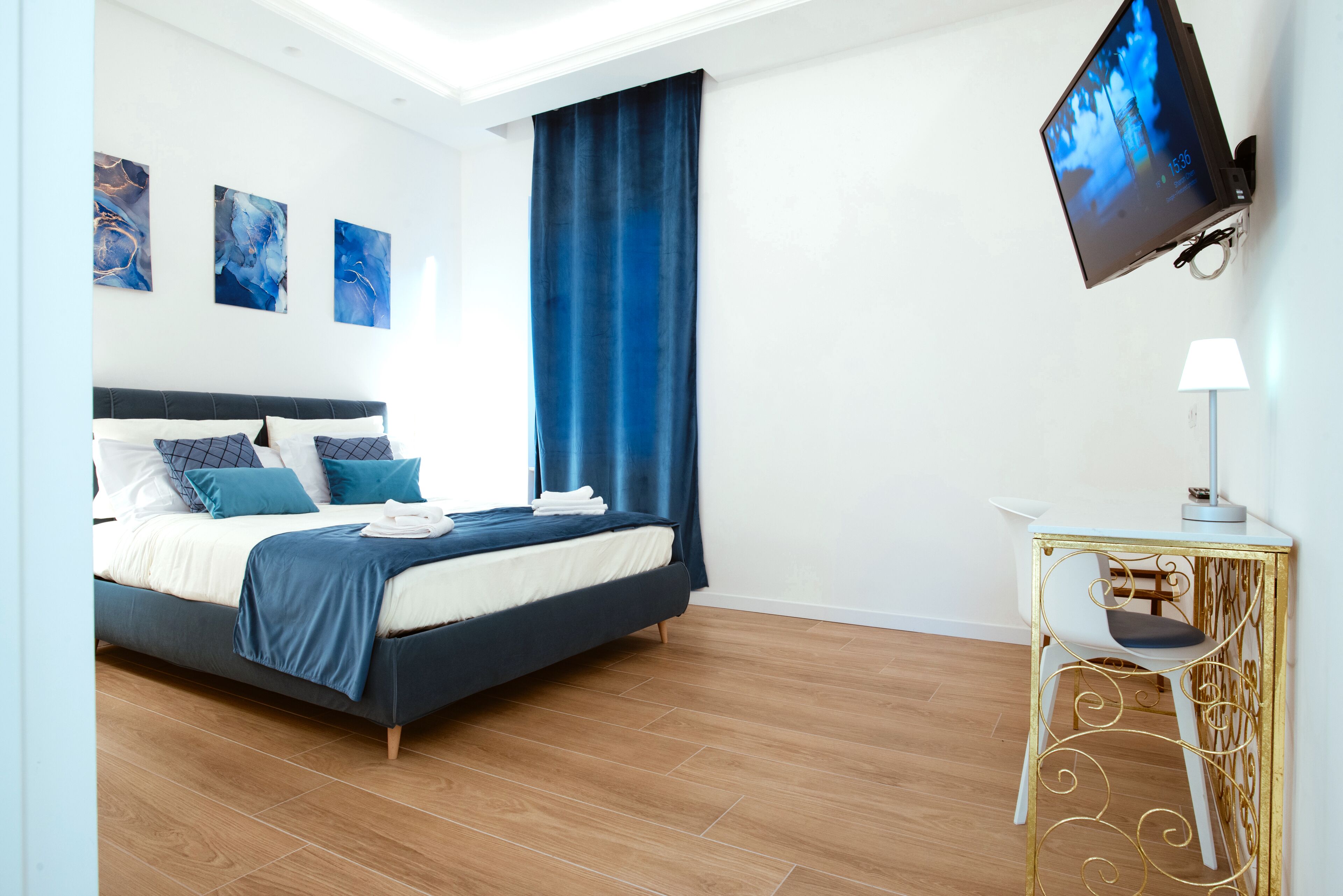 2 soverom, skrivebord, strykejern/-brett og wi-fi (inkludert)