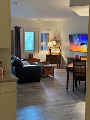 Smart TV - Llama Ranch Cozy 1-bedroom apartment just South of Missoula with WiFi!   (Missoula)