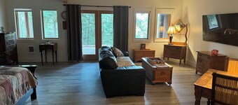 Llama Ranch Cozy 1-bedroom apartment just South of Missoula with WiFi!  